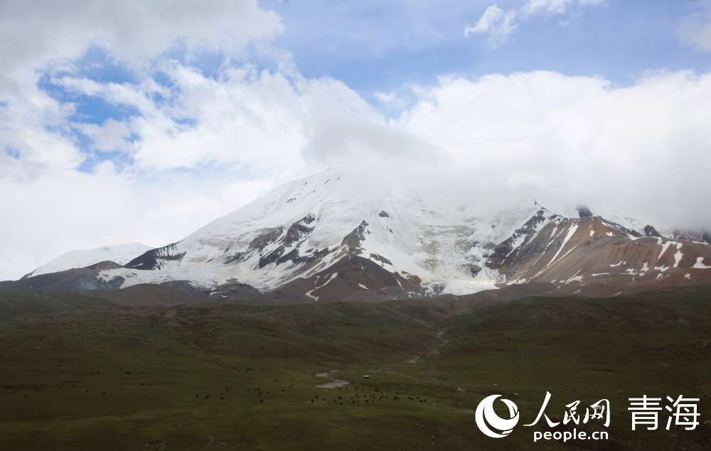 果洛高山。人民網(wǎng) 馬可欣攝