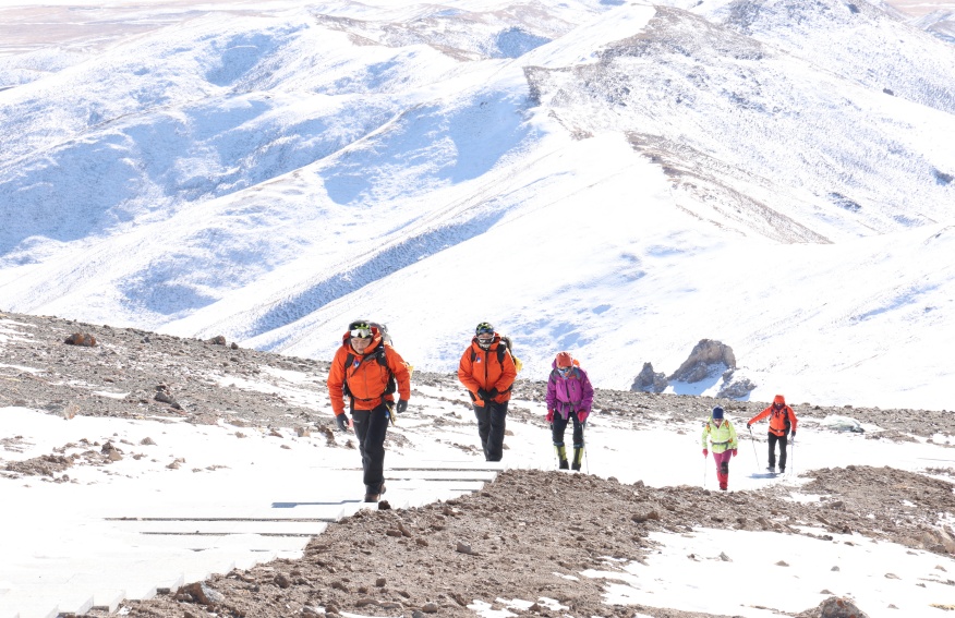 登山比賽。才旦桑吾攝